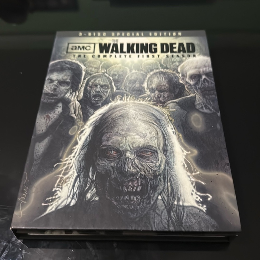 AMC The Walking Dead The Complete First Season 3-Disc Special Edition